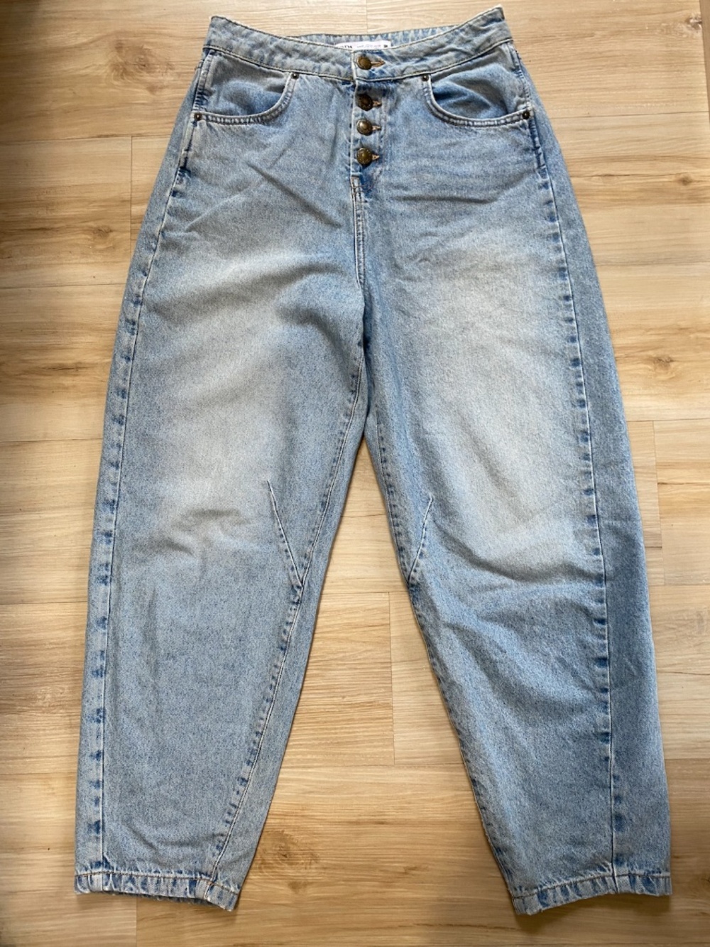 Zara High Rise Mom Jeans Light Wash Button Fly Size 4